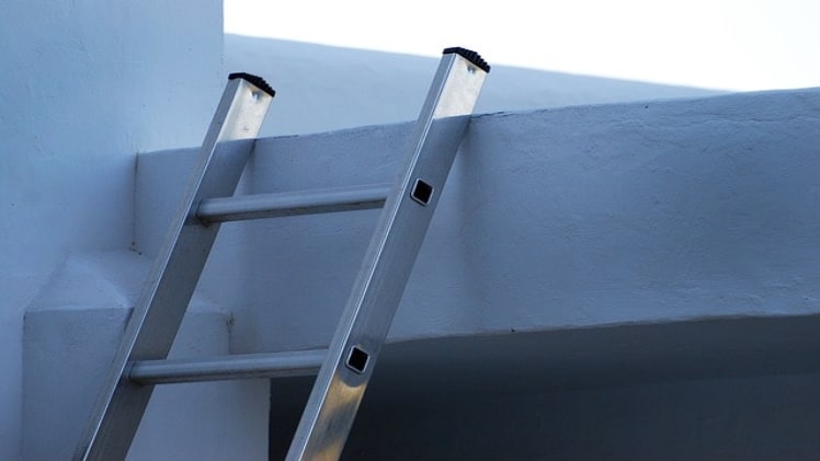 5 Advantages That Come With Using Aluminum Ladders for Tradesmen